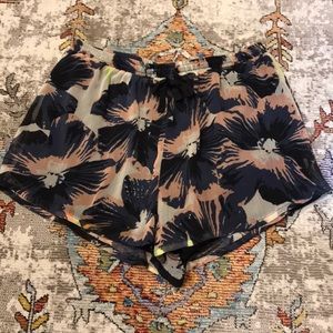 VOLCOM TROPICAL PRINT SHORTS L